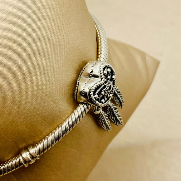 EUC Pandora 799107C00 Sterling Silver Heart & Three Feathers Dreamcatcher Charm - Picture 5 of 10